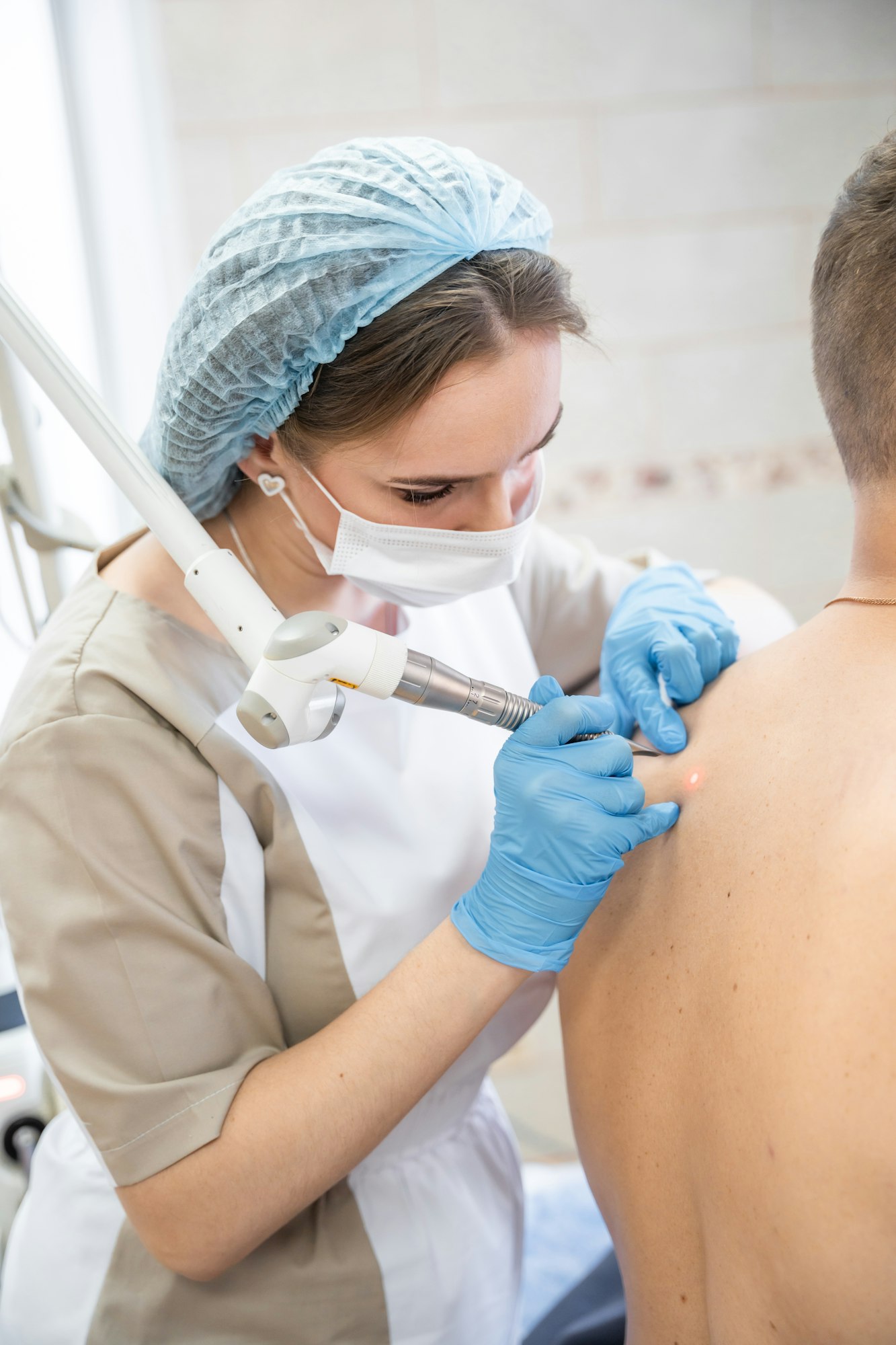 Effektiv laserbehandling for å fjerne vorter hos Pons Helse